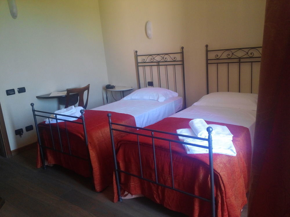 Il Castello Di Bubbio Hotel Bagian luar foto